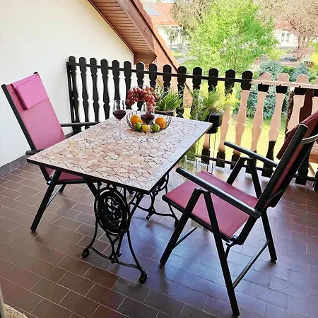 Era Apartmanhaz *