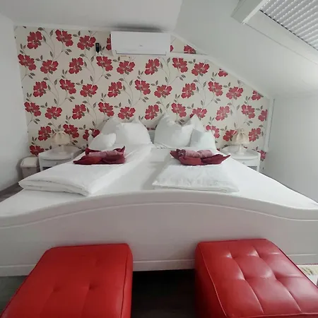 Era Apartmanhaz *