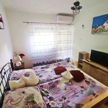 Era Apartmanhaz *
