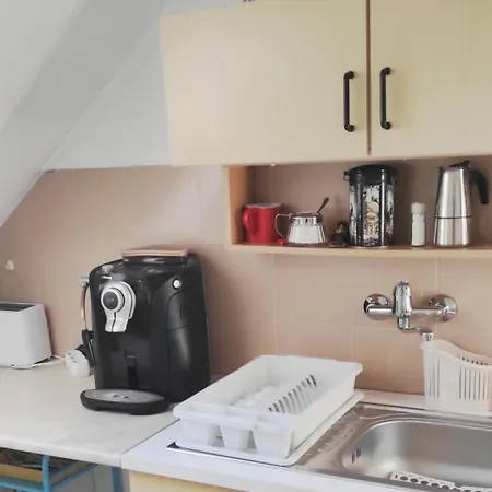 Era Apartmanhaz *